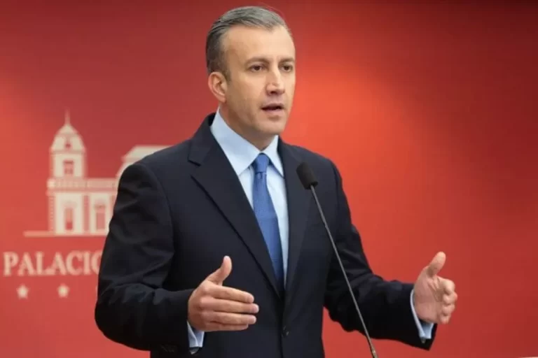 El Aissami: «Venezuela está bajo el asedio de EE UU, que quiere apropiarse de las reservas de crudo»