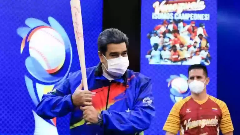 Estadios de béisbol podrán recibir 60% de aforo si se cumple meta de vacunación, dijo Maduro