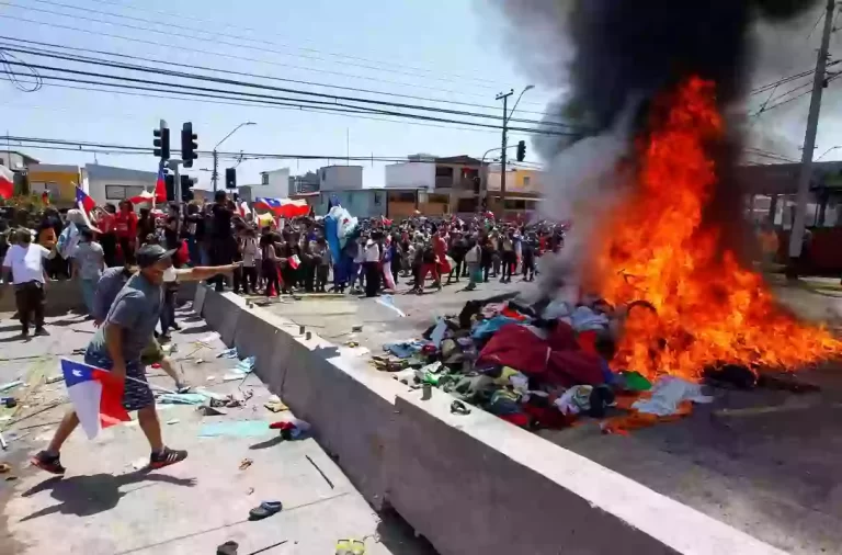 Los migrantes venezolanos en Chile se enfrentan a ardientes protestas contra la inmigración