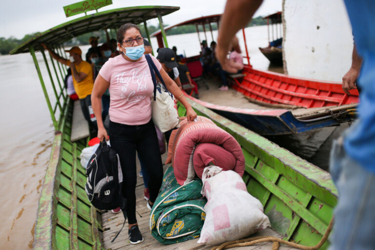 Bomba de tiempo humanitaria’: 4.700 venezolanos huyen a Colombia