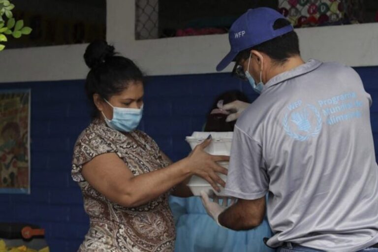 El Programa Mundial de Alimentos llega a un acuerdo para suministrar alimentos a 185.000 niños en Venezuela