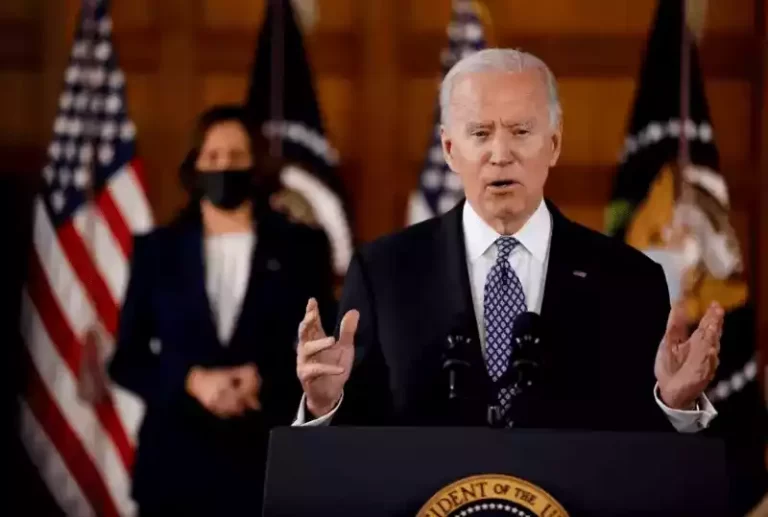 ¿Continuará Joe Biden la política delirante hacia Cuba?