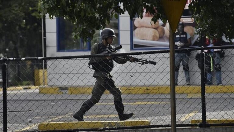 Colombia moviliza fuerzas hacia la frontera con Venezuela
