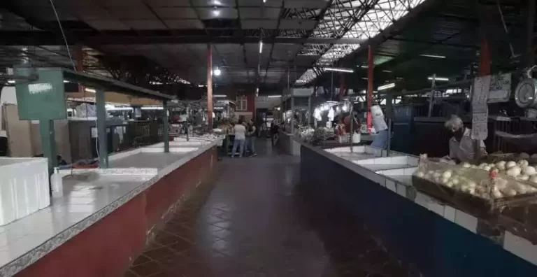 Los mercados de alimentos de Caracas se vacían mientras la inflación afecta a los más pobres