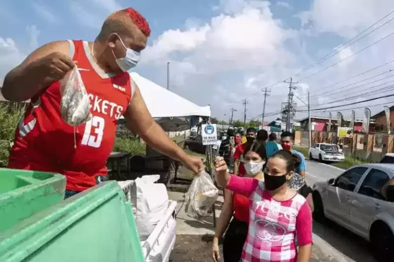 Carlos Hernández, el pescador que regala amor a los necesitados