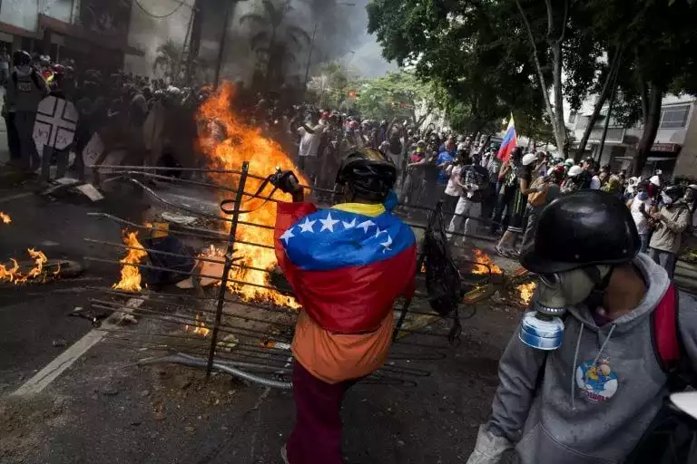 Venezuela nuevamente da un paso… pero en retroceso