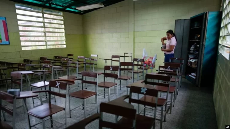 Venezuela sin maestros: casi la mitad de los docentes ha abandonado la profesión