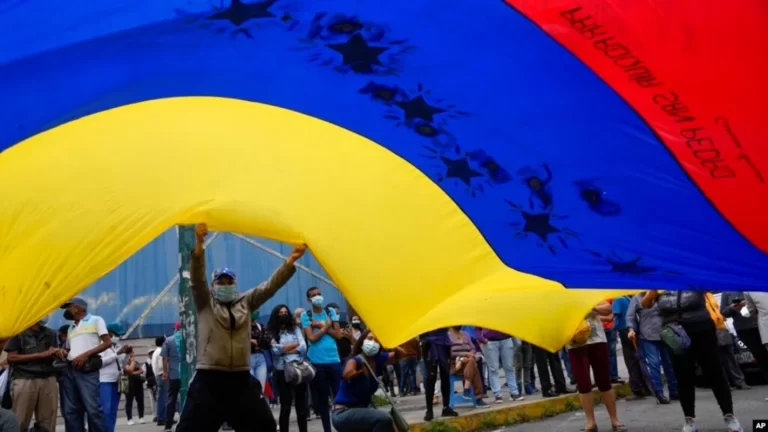 Tres procesos clave para Venezuela en 2022: un revocatorio, la negociación y la economía