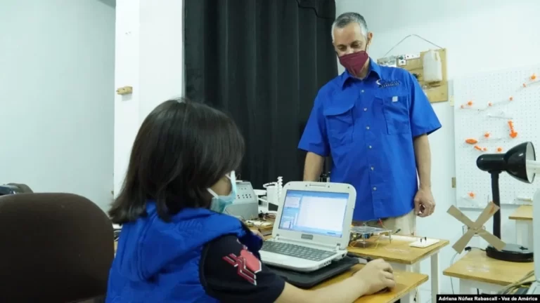 Fundación Roboty, una escuela de electrónica para niños venezolanos