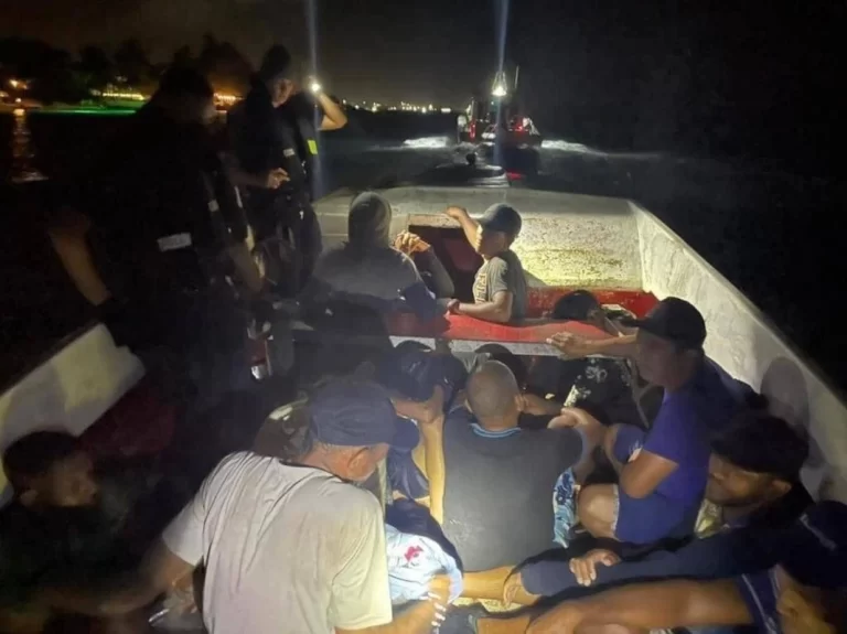 Guardia Costera de Aruba interceptó embarcación con 11 venezolanos indocumentados